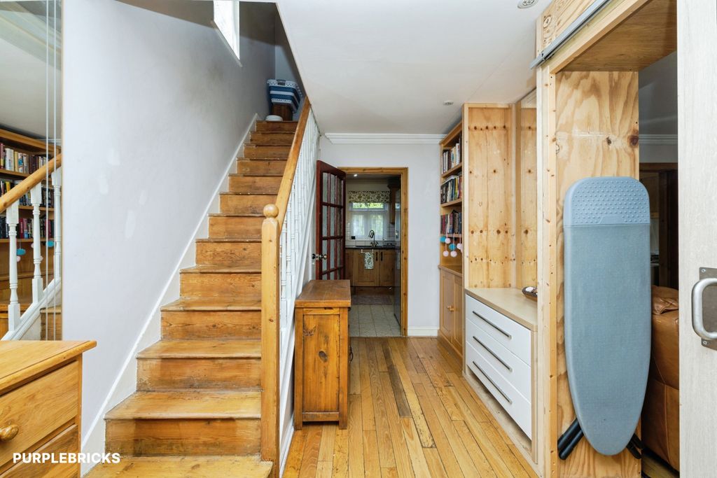 Property photo 2 of 34