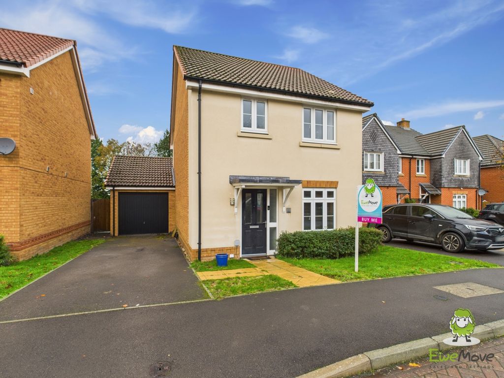 Property photo 1 of 29 Ewemove Estate Agents Basingstoke - Longwood Copse