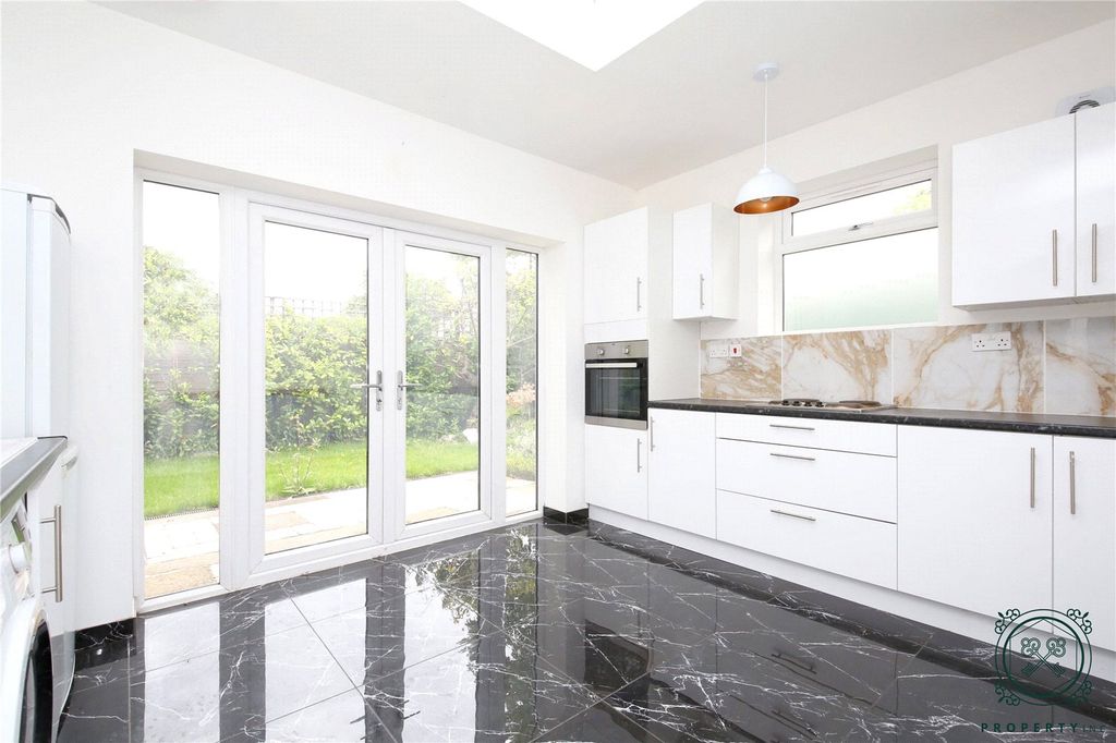 Property photo 2 of 16 Kitchen Diner