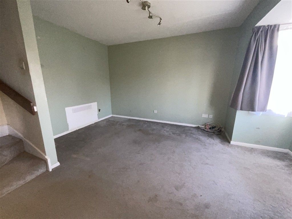 Property photo 3 of 6 Lounge