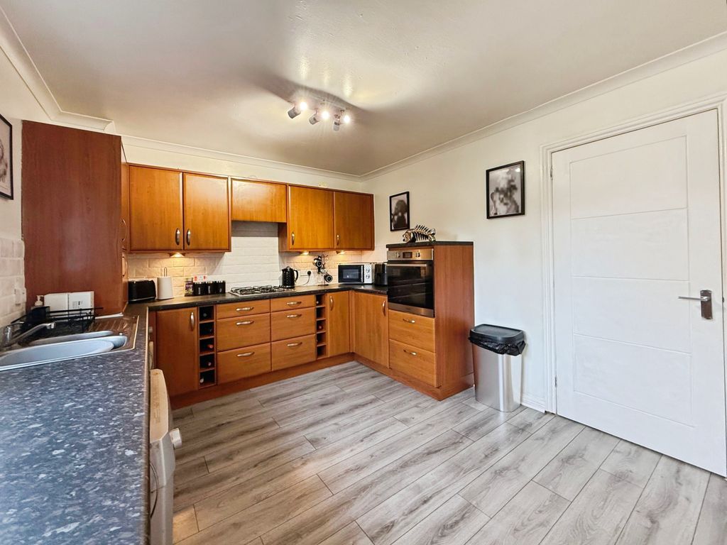 Property photo 3 of 22 Kitchen