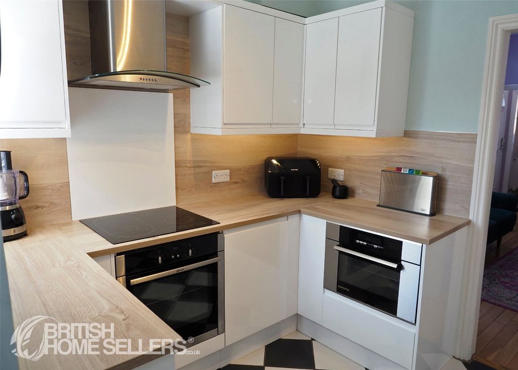 Property photo 2 of 21 Picture No. 12