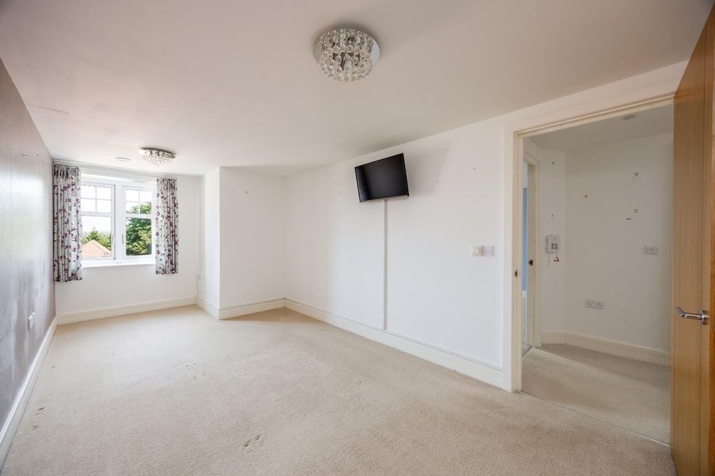 Property photo 3 of 16 Bedroom