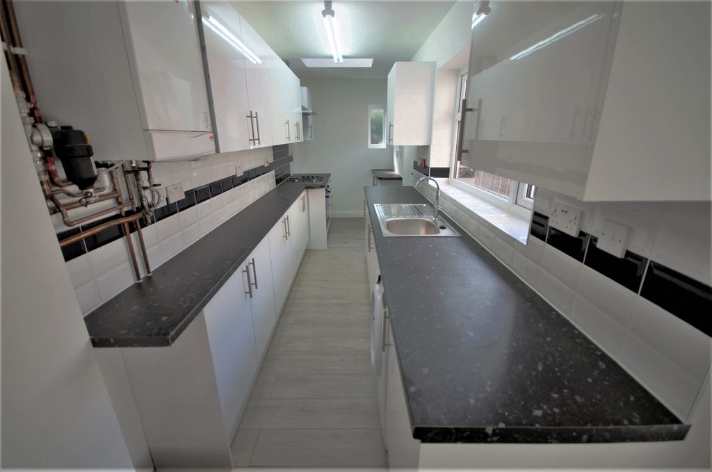 Property photo 3 of 12 Kitchen