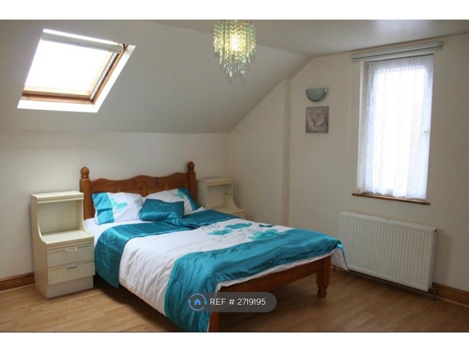 Property photo 1 of 9 Double Bedroom