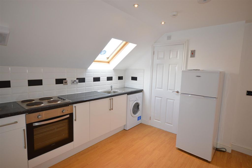 Property photo 1 of 7 Kitchen