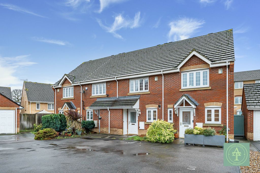 Property photo 1 of 16 Two Bedroom Terraced House