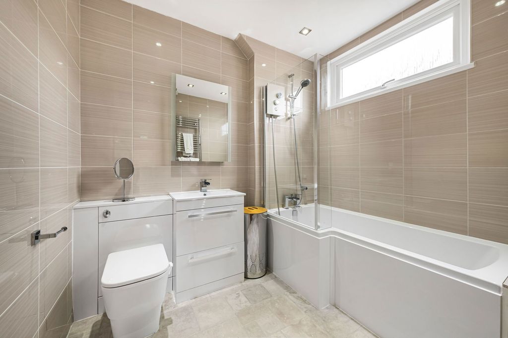 Property photo 3 of 23