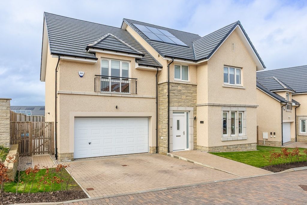 Property photo 1 of 42