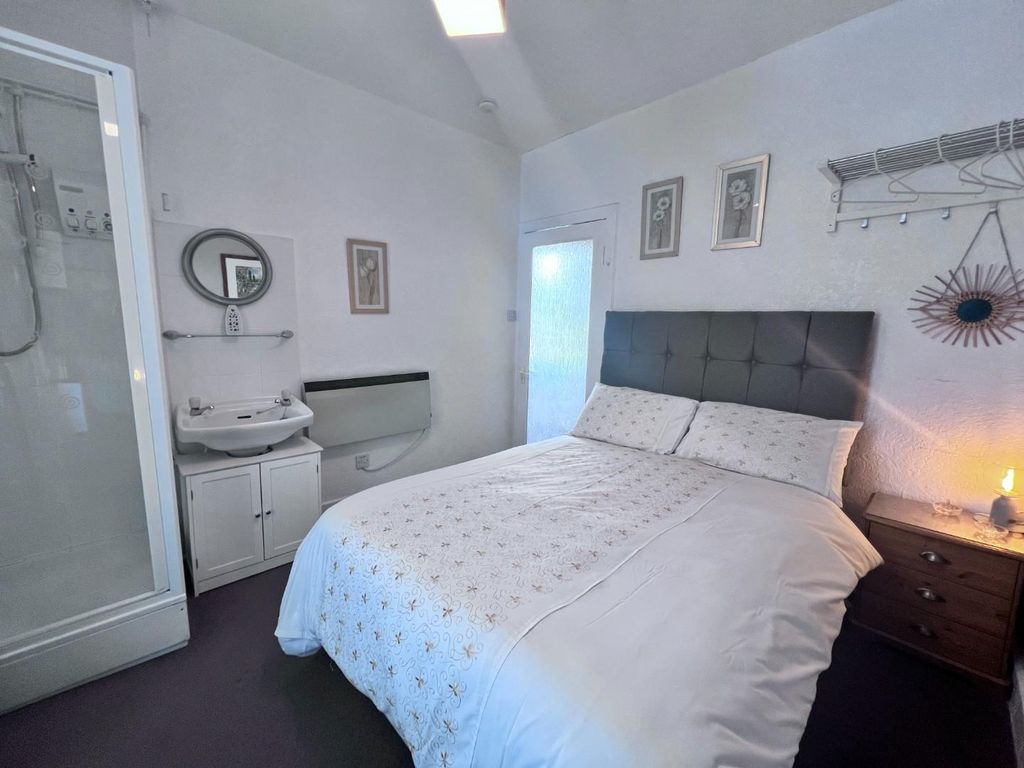 Property photo 2 of 13 Bedroom