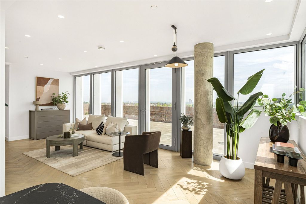 Property photo 1 of 37 Open Plan Living