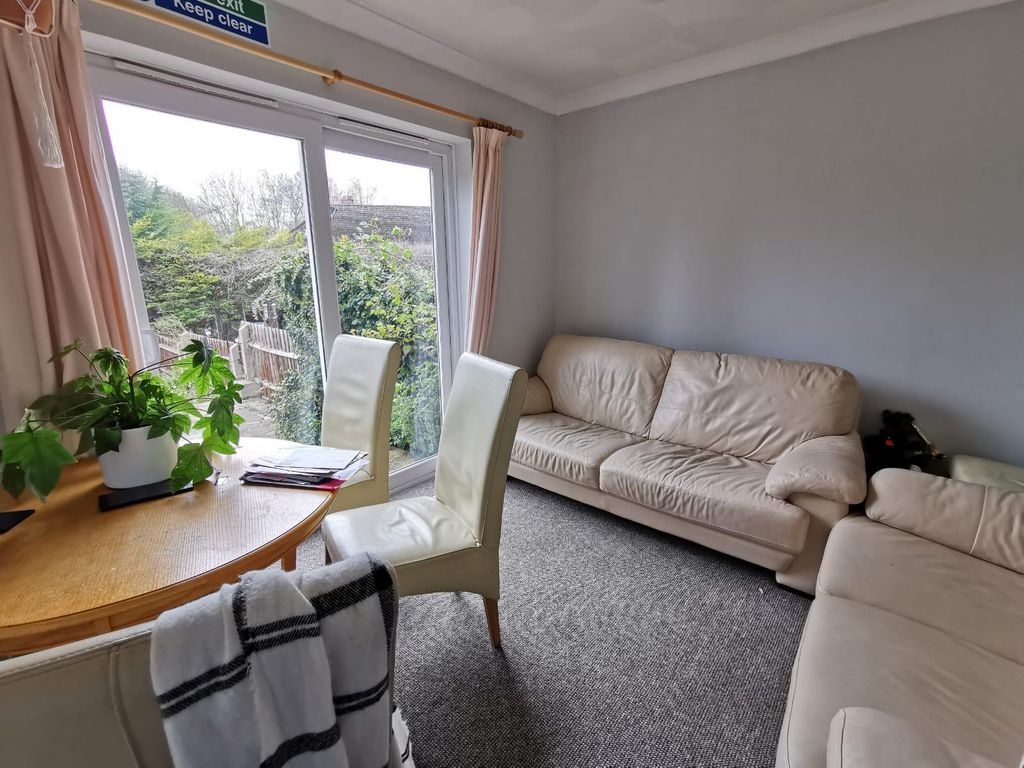 Property photo 2 of 8 Image