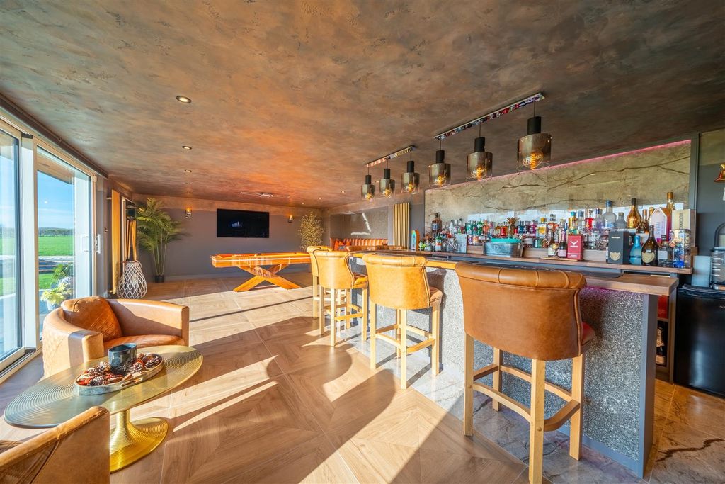 Property photo 2 of 38