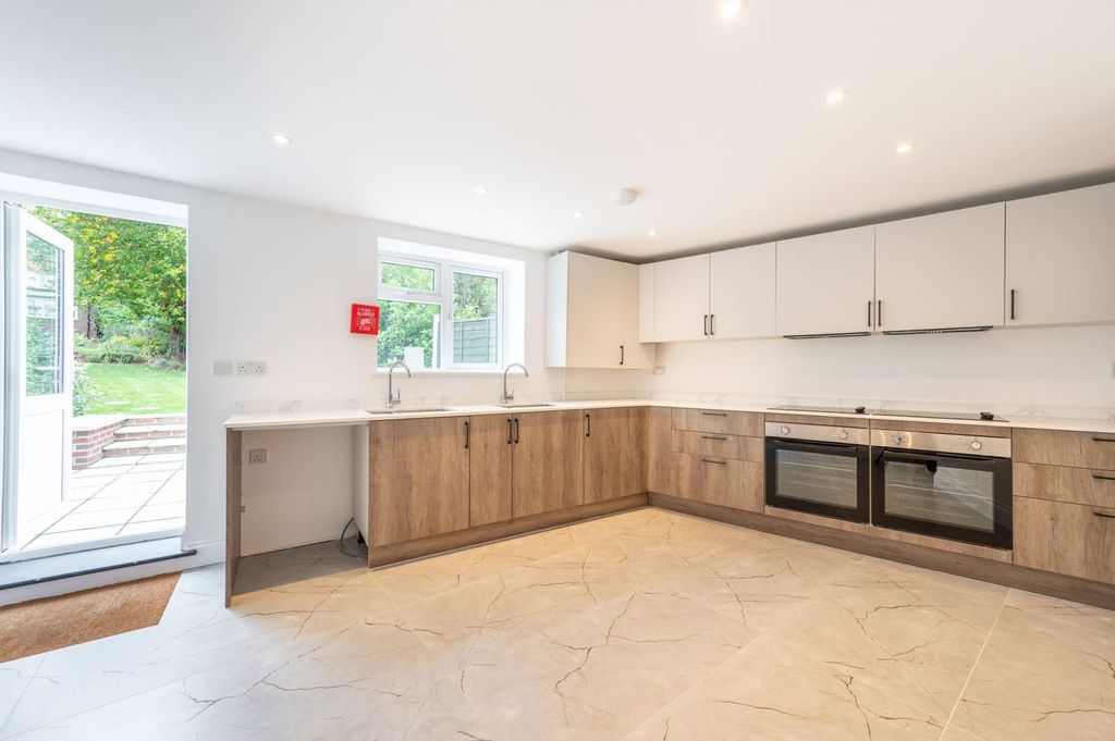 Property photo 3 of 23