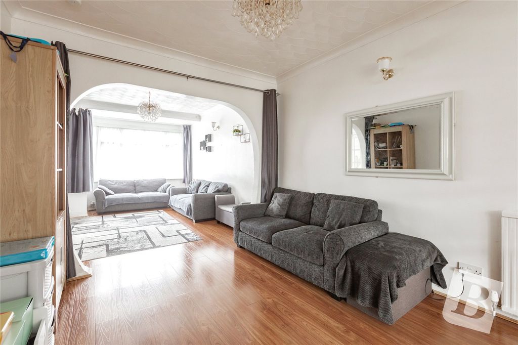 Property photo 2 of 16 Through Lounge