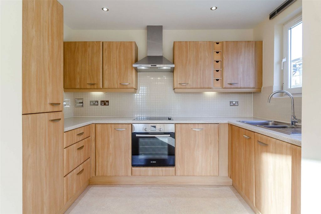 Property photo 2 of 12 Kitchen