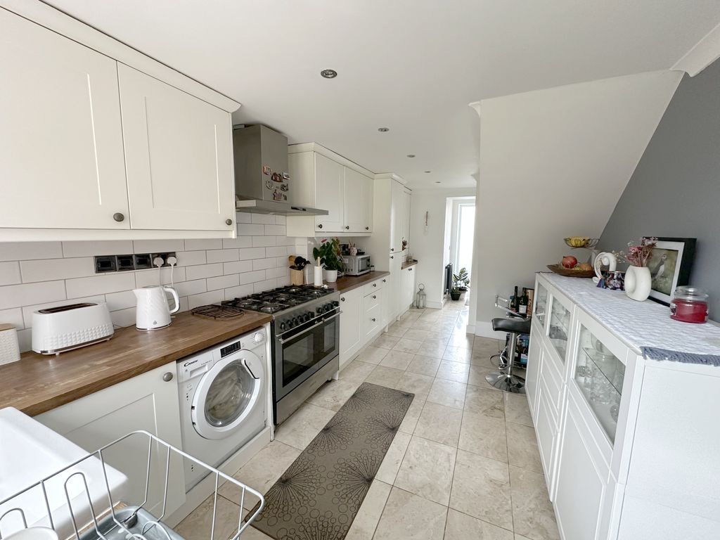 Property photo 3 of 23 Kitchen 