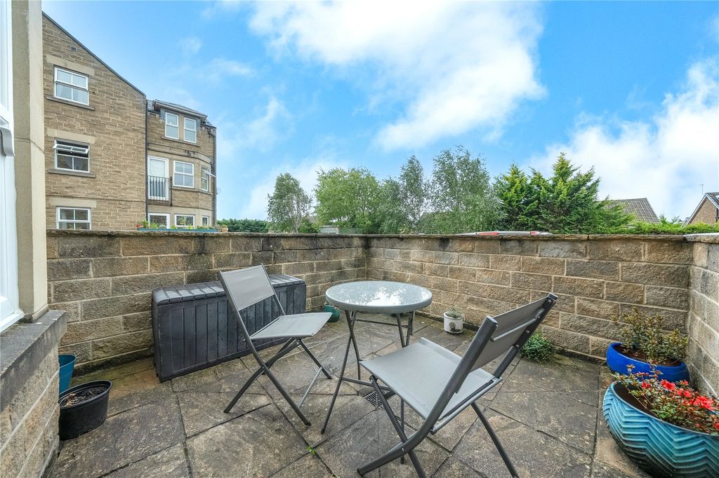 Property photo 3 of 14 Garden