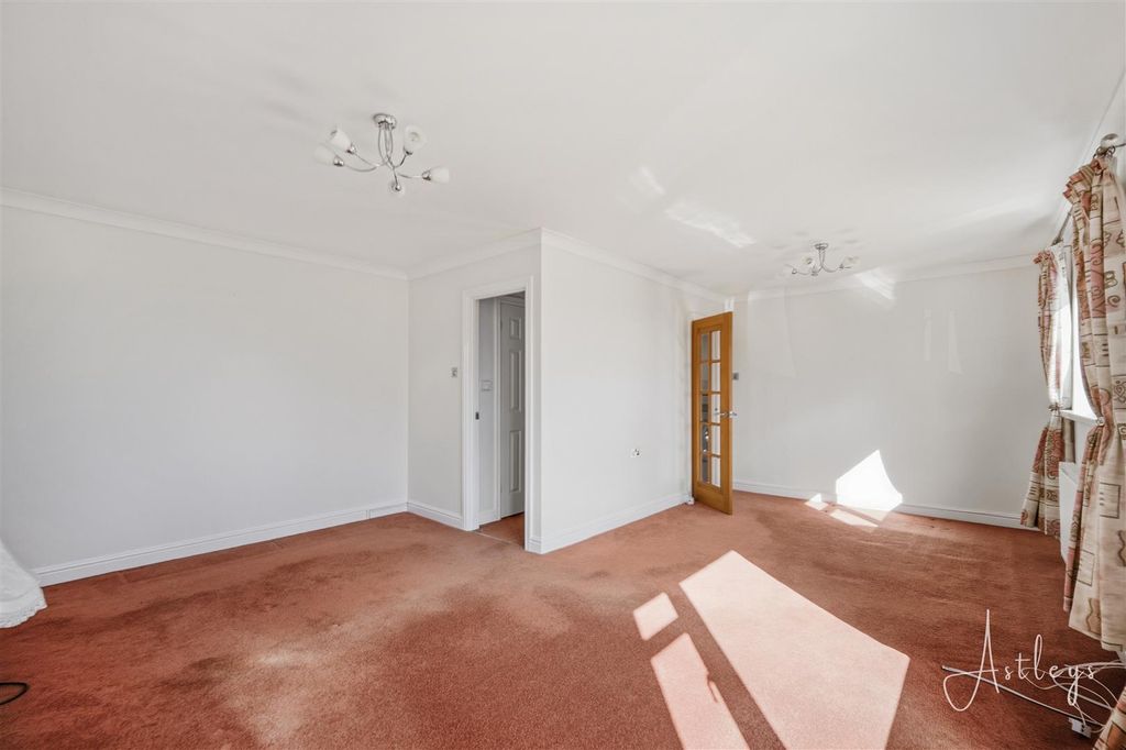 Property photo 2 of 22 Lounge/Dining Room