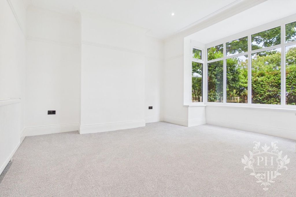 Property photo 2 of 14 Cam01415G0-Pr0497-Still007.Jpg
