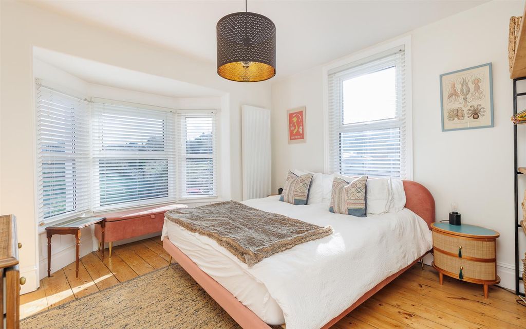 Property photo 3 of 33