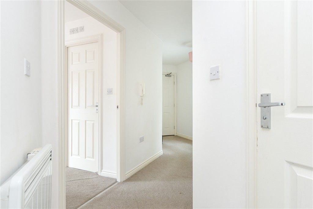 Property photo 1 of 10 Entrance Hall