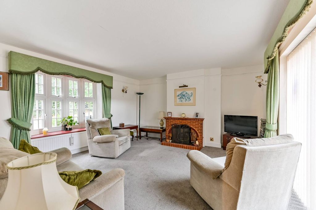 Property photo 1 of 17