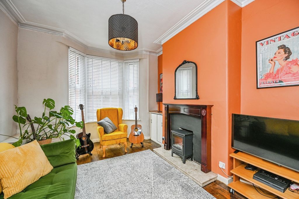 Property photo 2 of 17 Photo