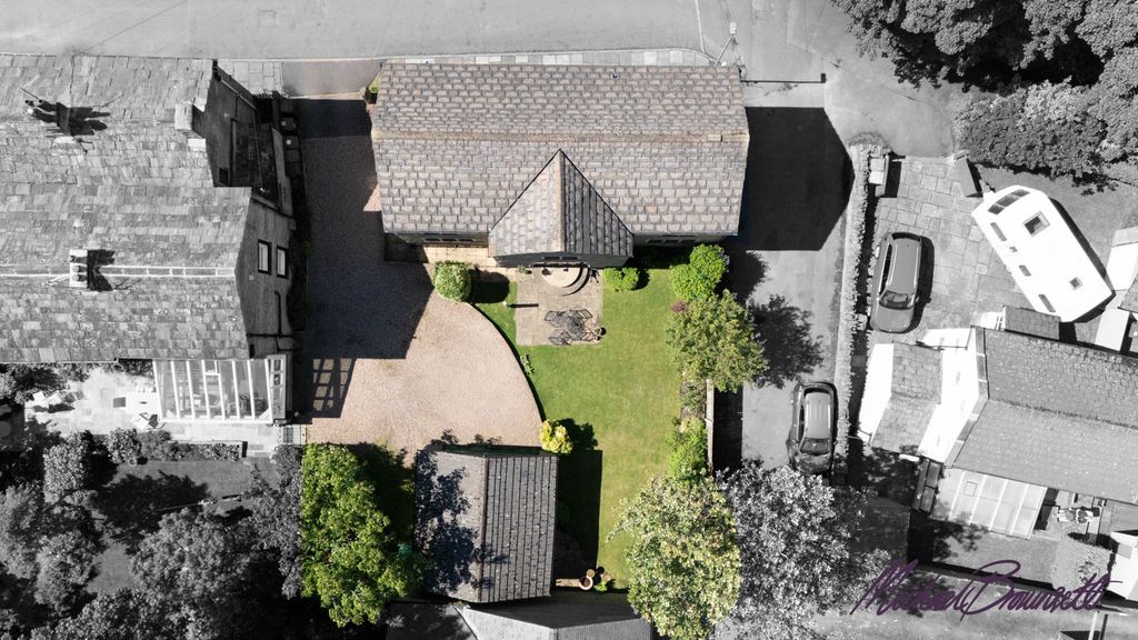 Property photo 2 of 36