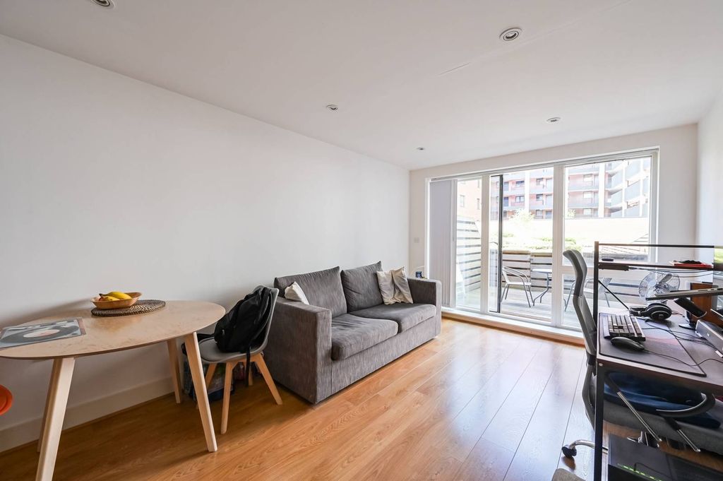 Property photo 2 of 11