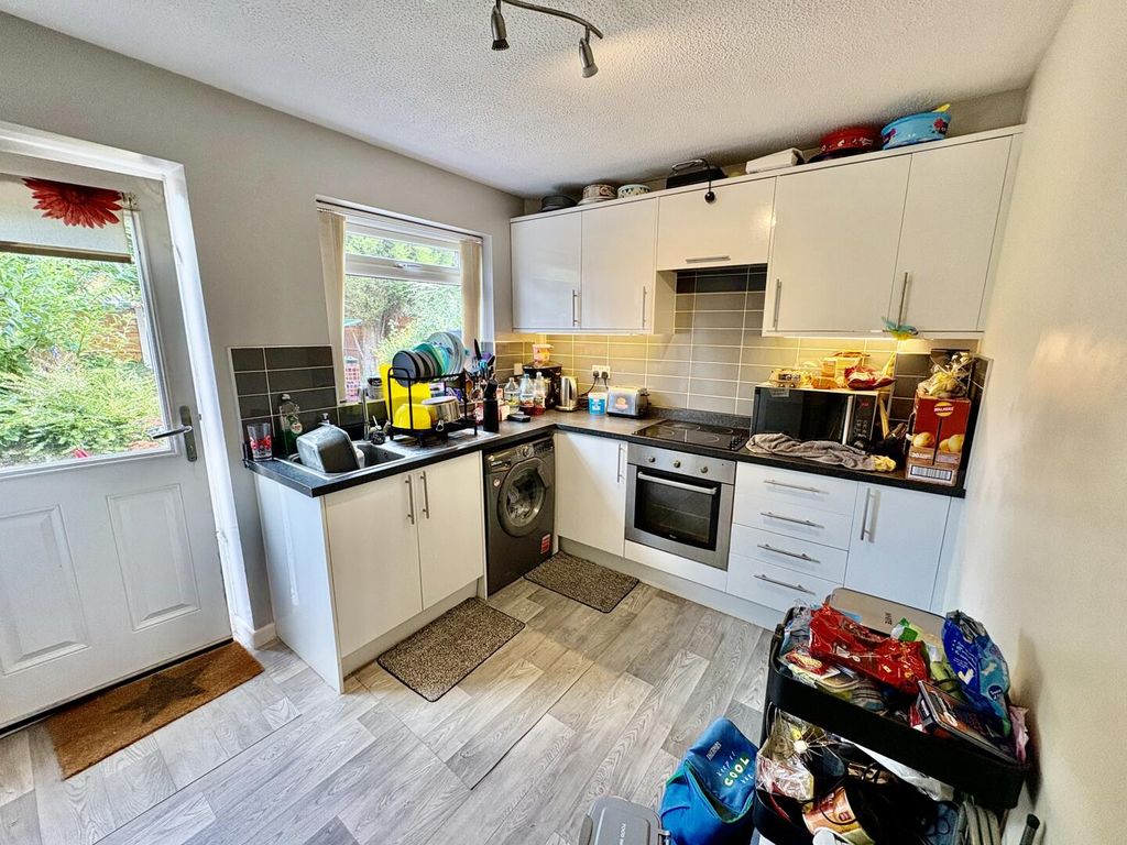 Property photo 2 of 7 Kitchen