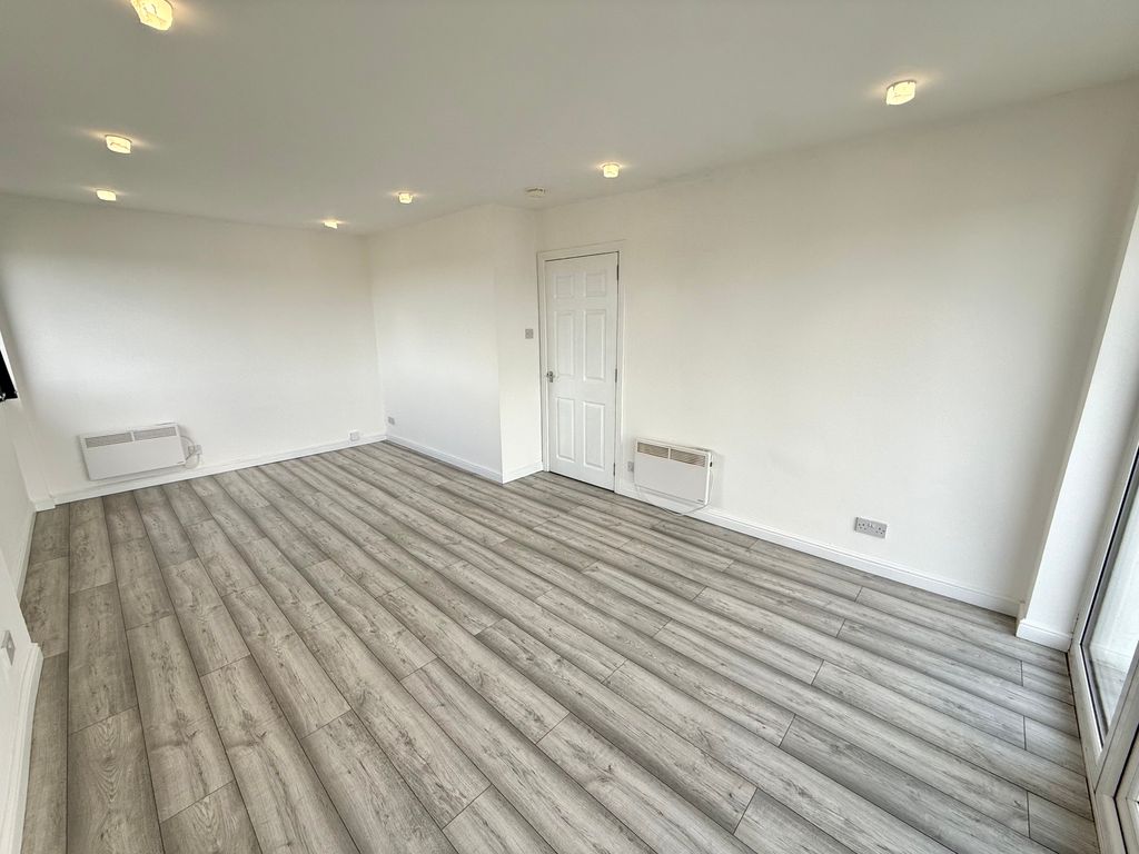 Property photo 3 of 7 3