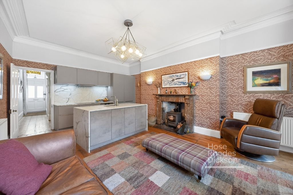 Property photo 2 of 31 Pbox-Img.Jpg