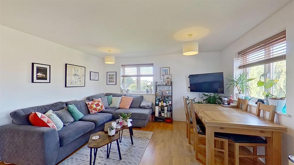 Property photo 1 of 13 Voltaire-Buildings-Garratt-Lane-Sw18-09092025_1736
