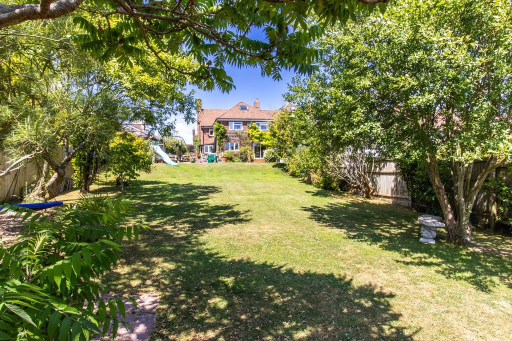 Property photo 2 of 25