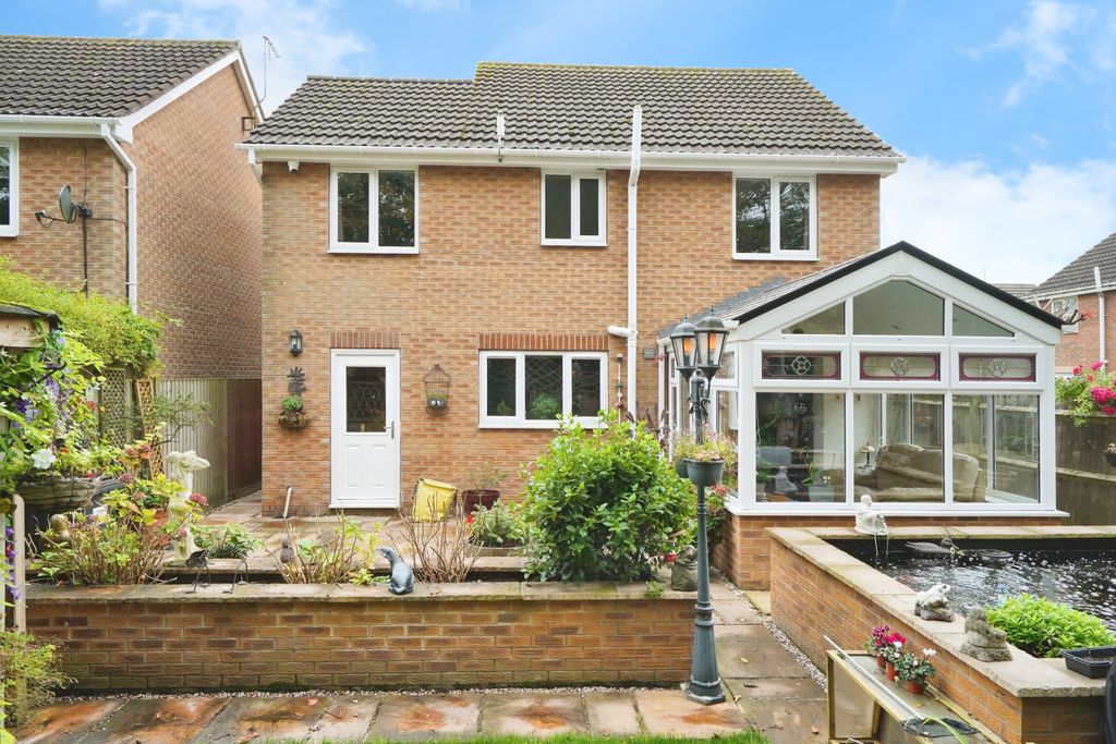 Property photo 2 of 27