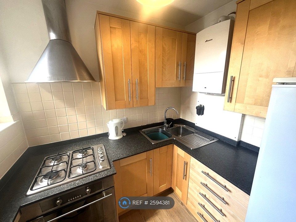 Property photo 3 of 10 Kitchen