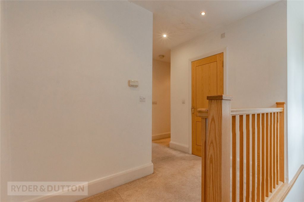 Property photo 3 of 20 Landing