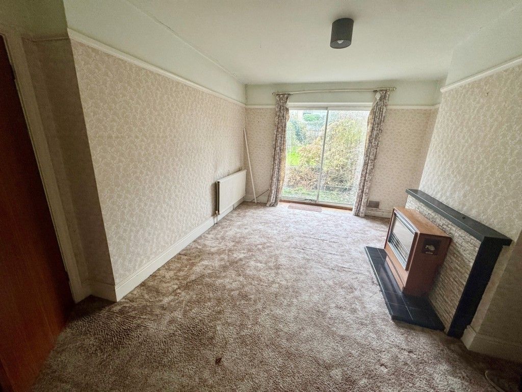 Property photo 3 of 10 Dining Room