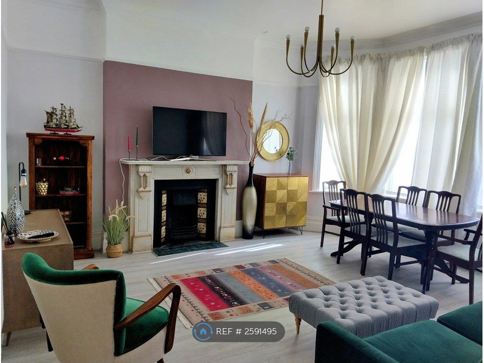 Property photo 2 of 7 Living Room