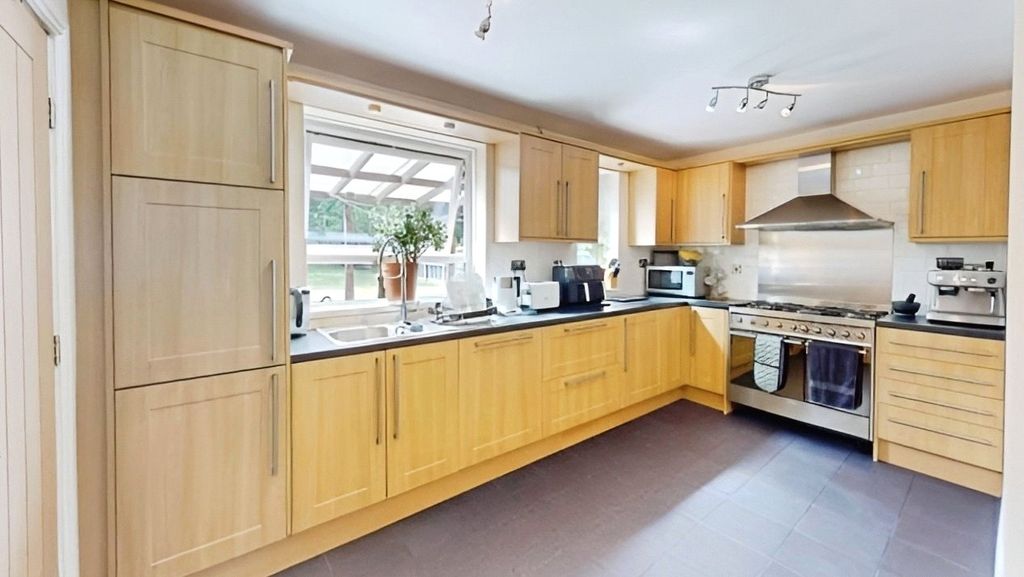 Property photo 3 of 17 Kitchen