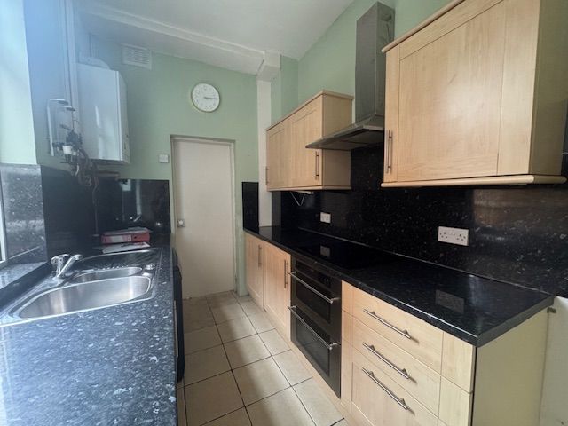 Property photo 3 of 8 Kitchen