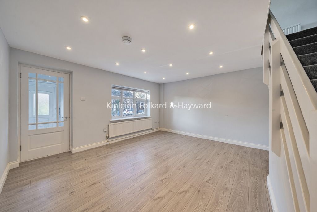Property photo 2 of 14 173ce4Fd-F22E-4cc0-8