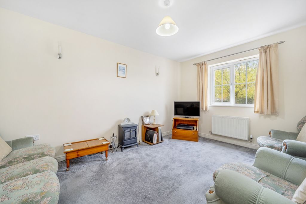 Property photo 2 of 19 52 Thomas Middlecott Drive (Kirton)-8