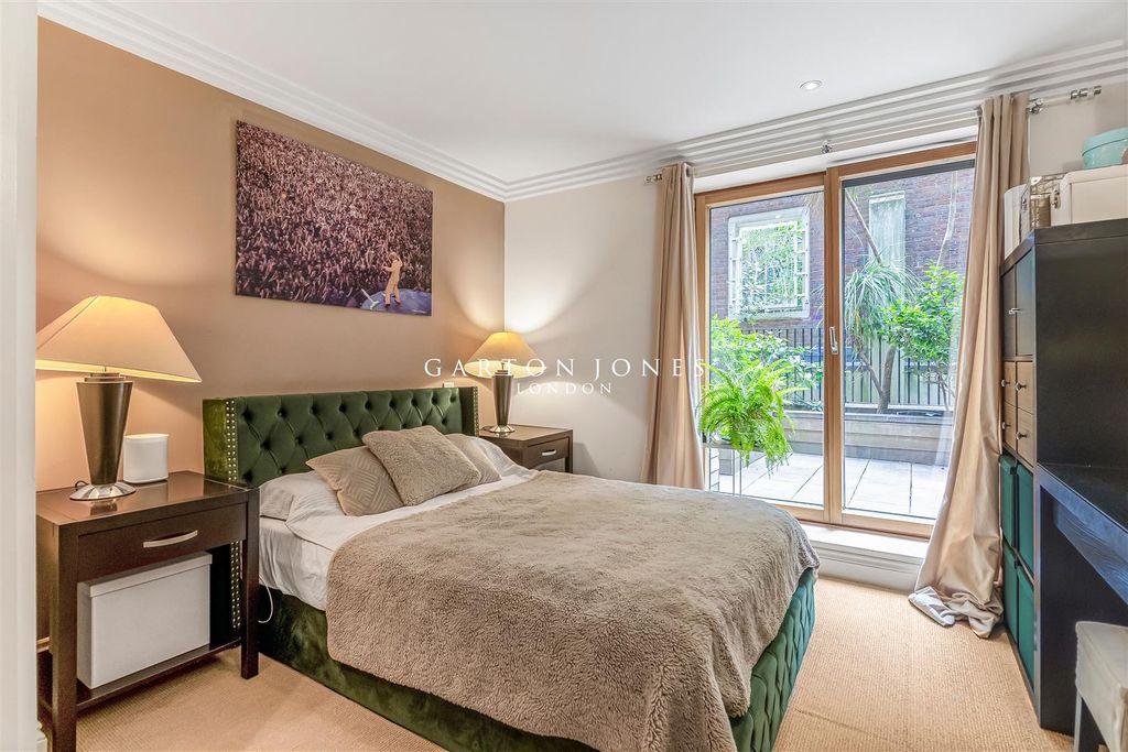 Property photo 3 of 11 Bedroom.Jpg