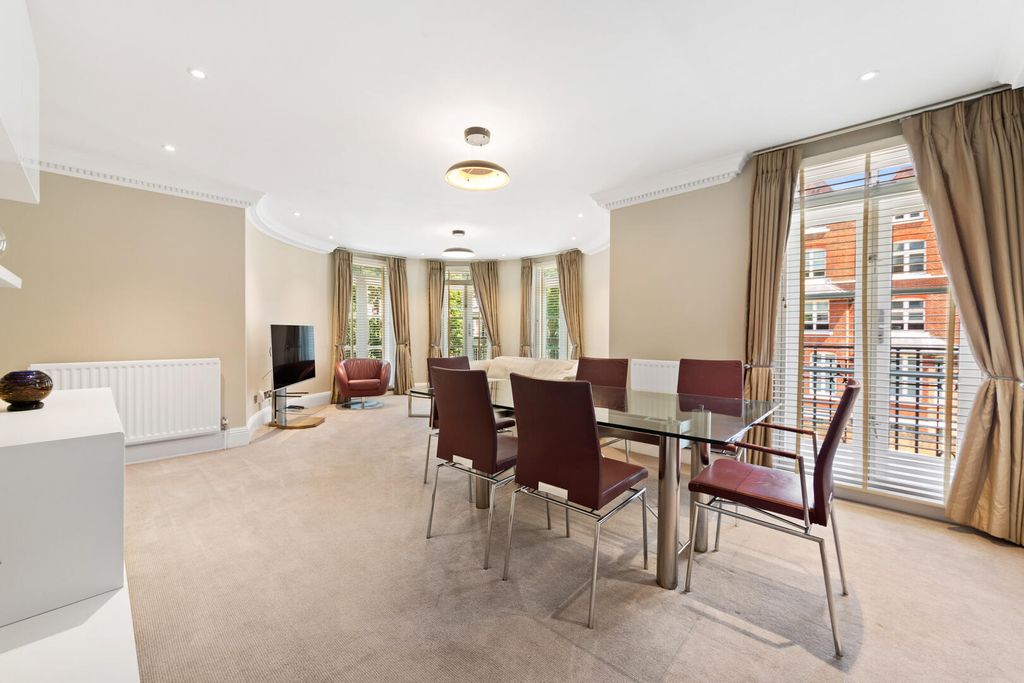 Property photo 2 of 11 Dining Room