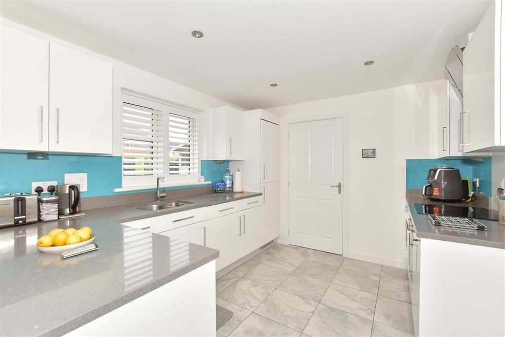Property photo 3 of 19 Kitchen