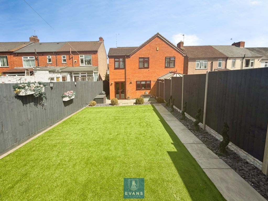 Property photo 2 of 22 Rear Landscaped Garden