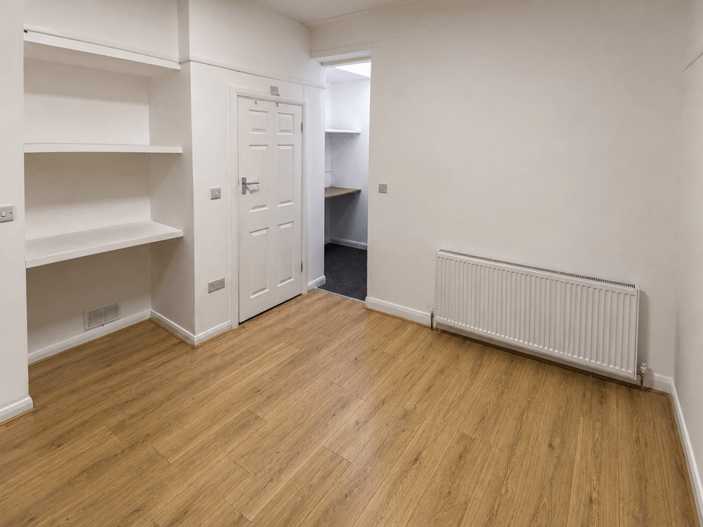 Property photo 1 of 7 Room