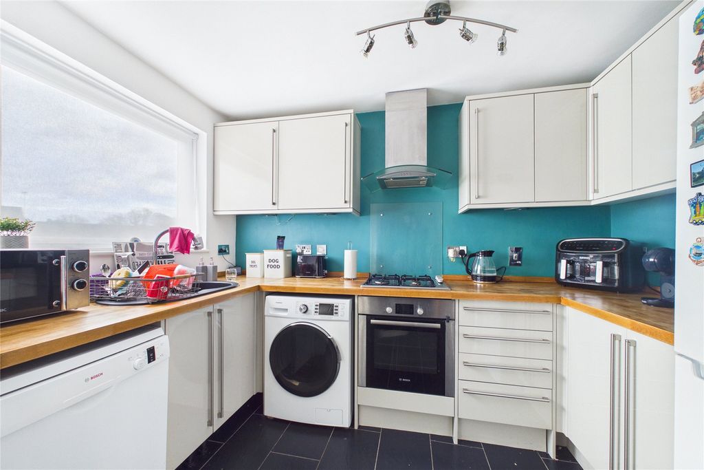 Property photo 2 of 8 Picture No. 12